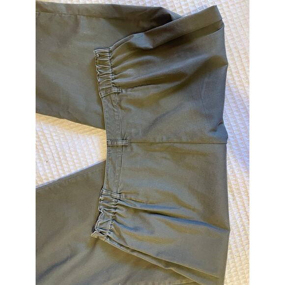 Chico’s Forrest Green Chino Style Capri Pants Size 1 (Medium 8) Minimalist - Picture 7 of 10